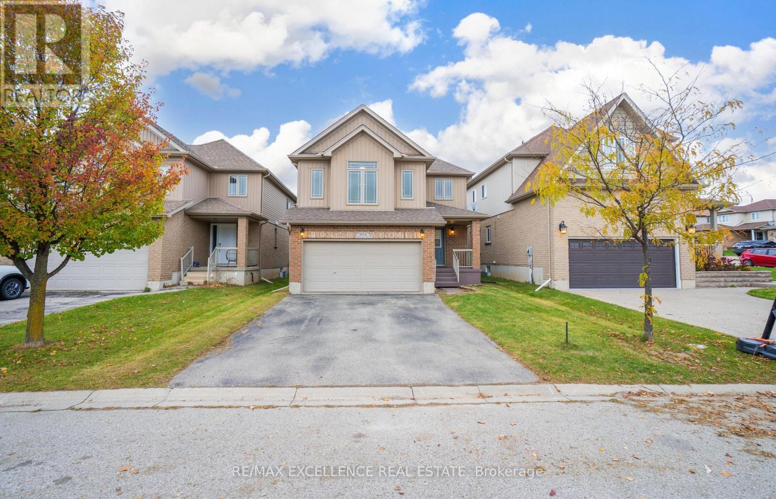 904 Frontenac Crescent, Woodstock, ON - Outdoor With Facade