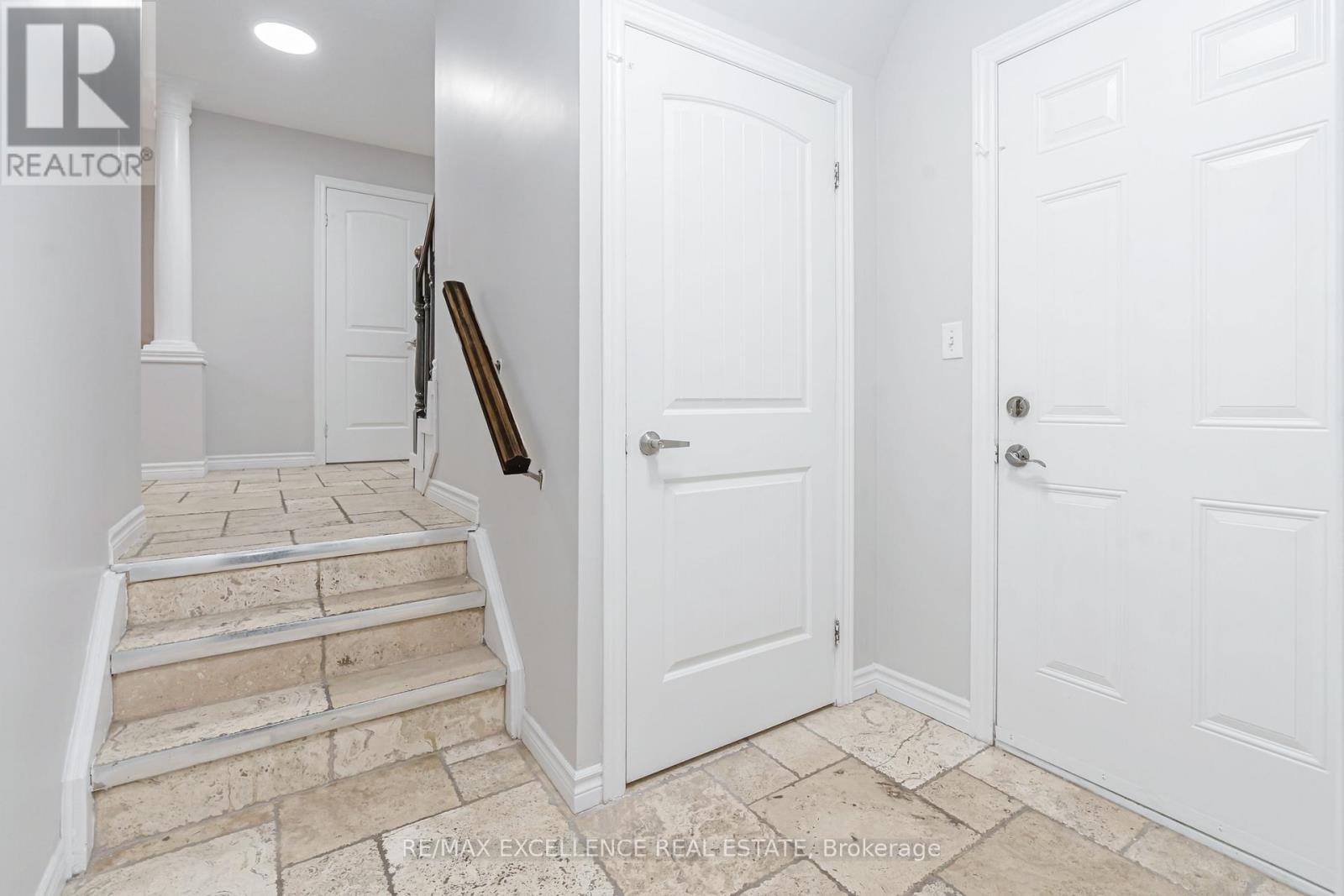 904 Frontenac Crescent, Woodstock, ON - Indoor Photo Showing Other Room