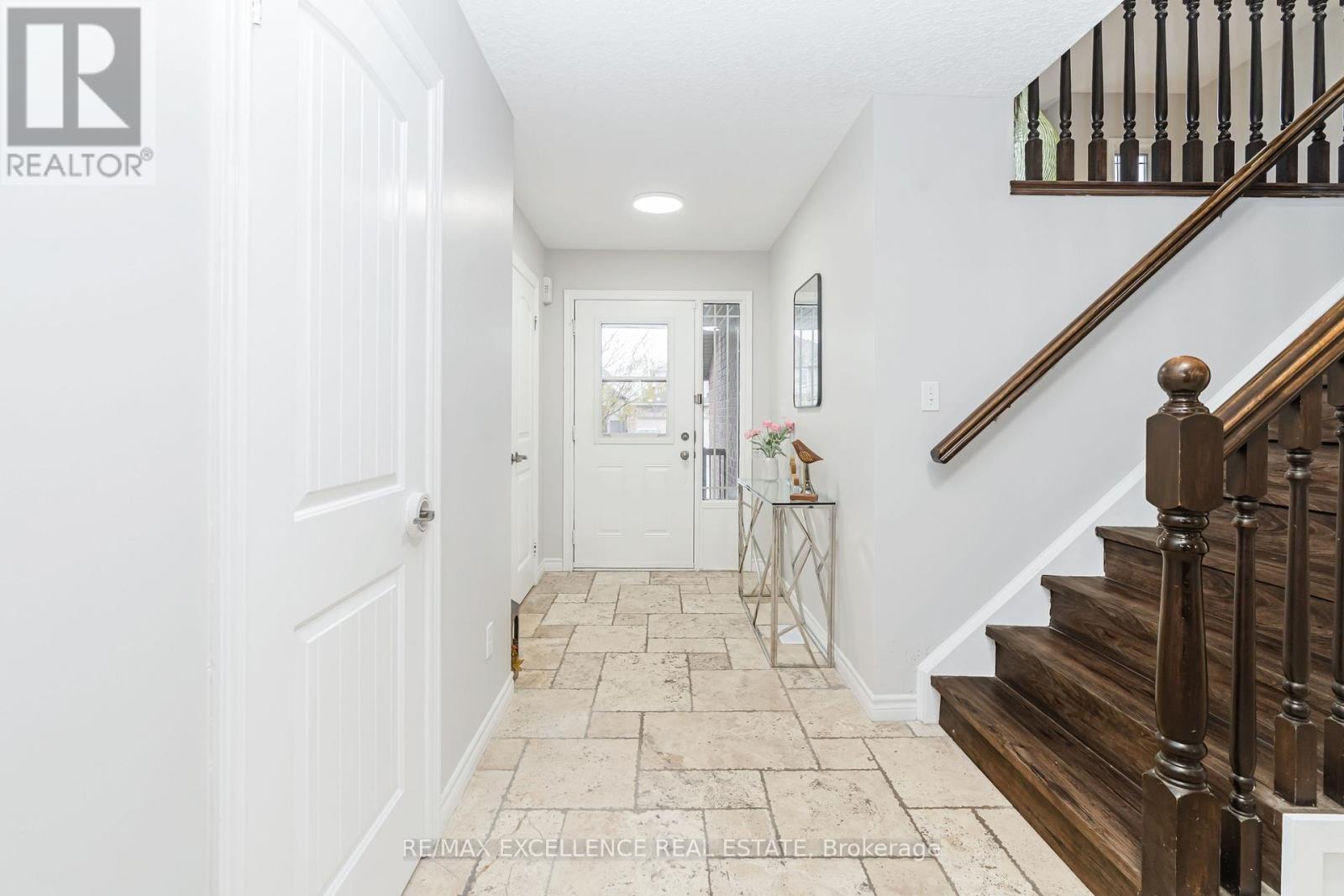 904 Frontenac Crescent, Woodstock, ON - Indoor Photo Showing Other Room