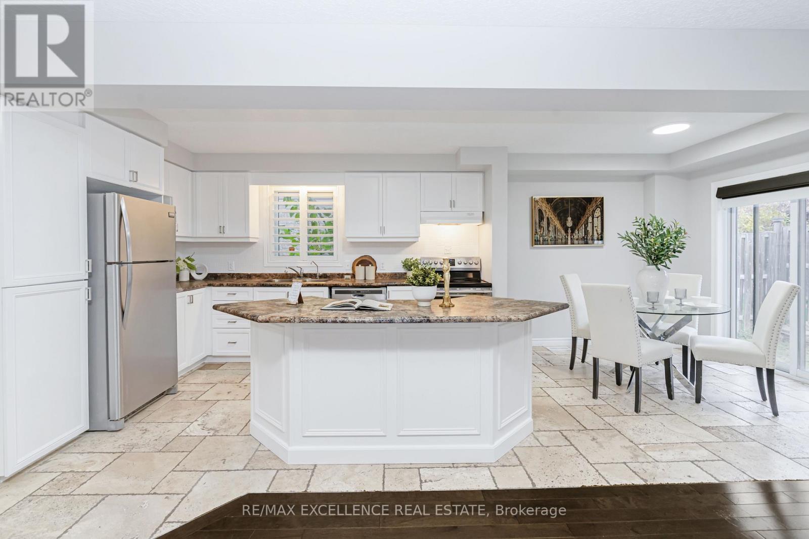 904 Frontenac Crescent, Woodstock, ON - Indoor