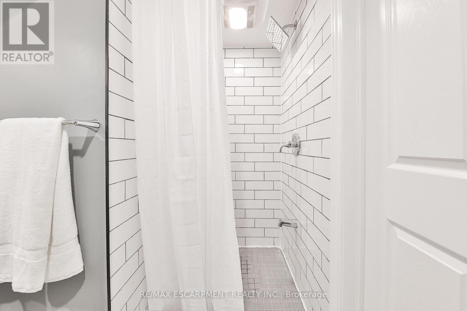172 Hanover Place, Hamilton, ON - Indoor Photo Showing Bathroom