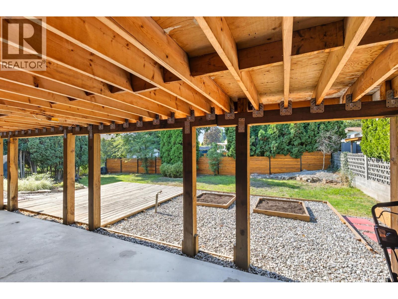 1112 Pinecrest Lane, Kelowna, BC -