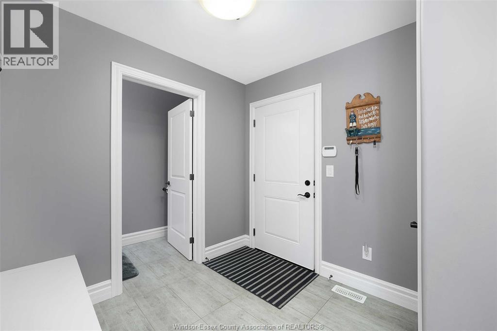 202 Summer Street, Lakeshore, ON - Indoor Photo Showing Other Room