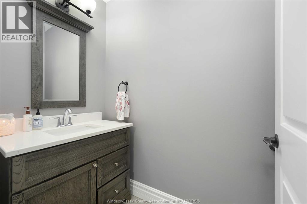202 Summer Street, Lakeshore, ON - Indoor Photo Showing Bathroom