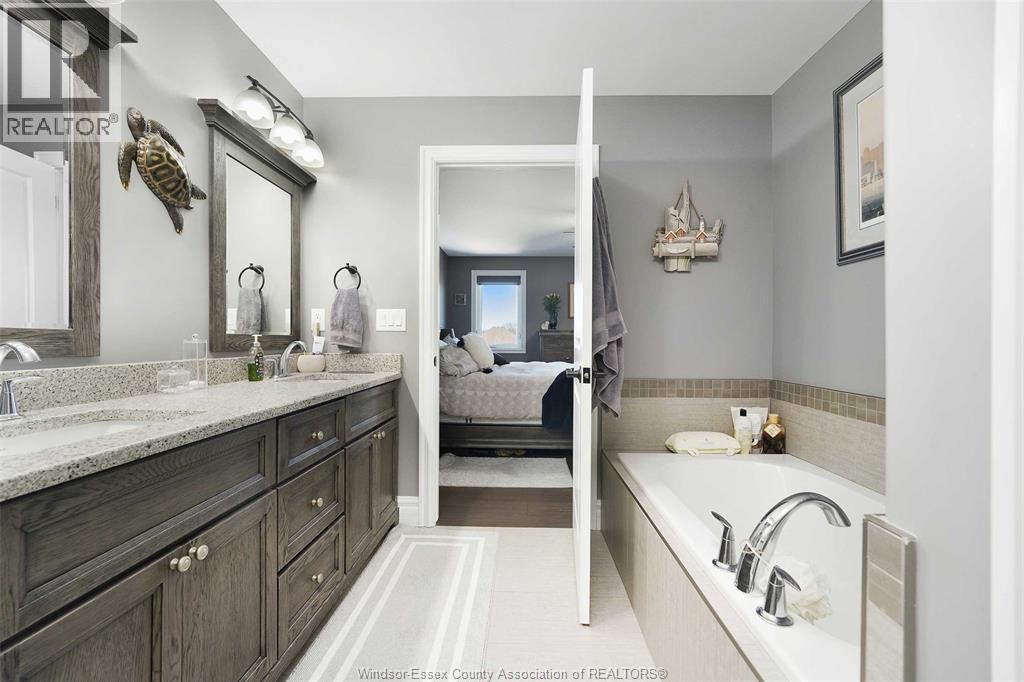 202 Summer Street, Lakeshore, ON - Indoor Photo Showing Bathroom