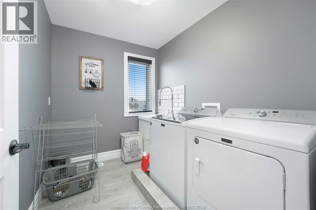202 Summer Street, Lakeshore, ON - Indoor Photo Showing Laundry Room