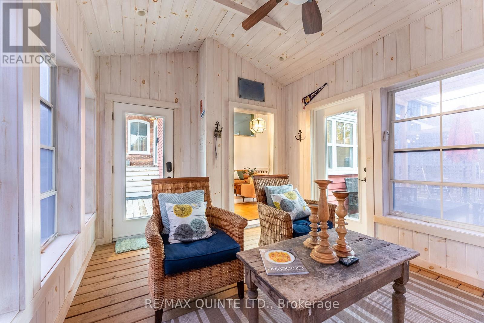349 Main Street, Prince Edward County (Bloomfield Ward), ON - Indoor Photo Showing Living Room