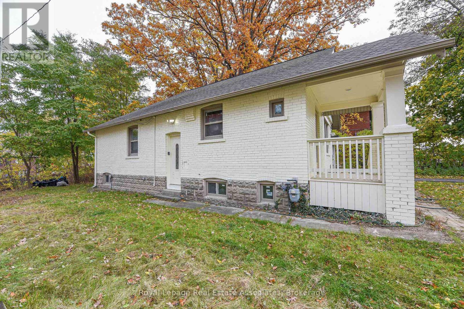 1561 Hurontario Street, Mississauga, ON