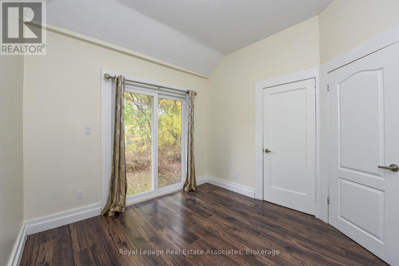 1561 Hurontario Street, Mississauga, ON