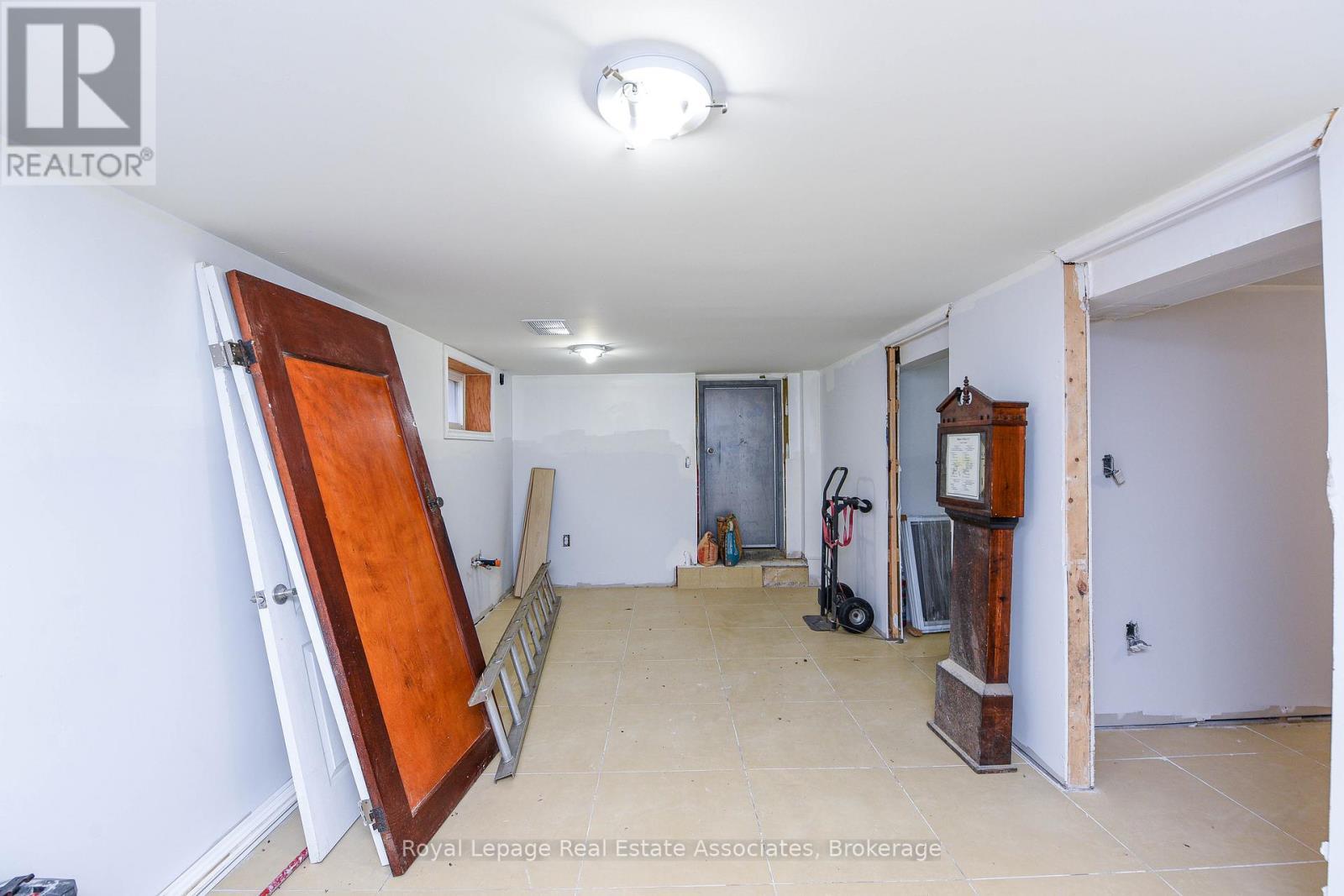 1561 Hurontario Street, Mississauga, ON