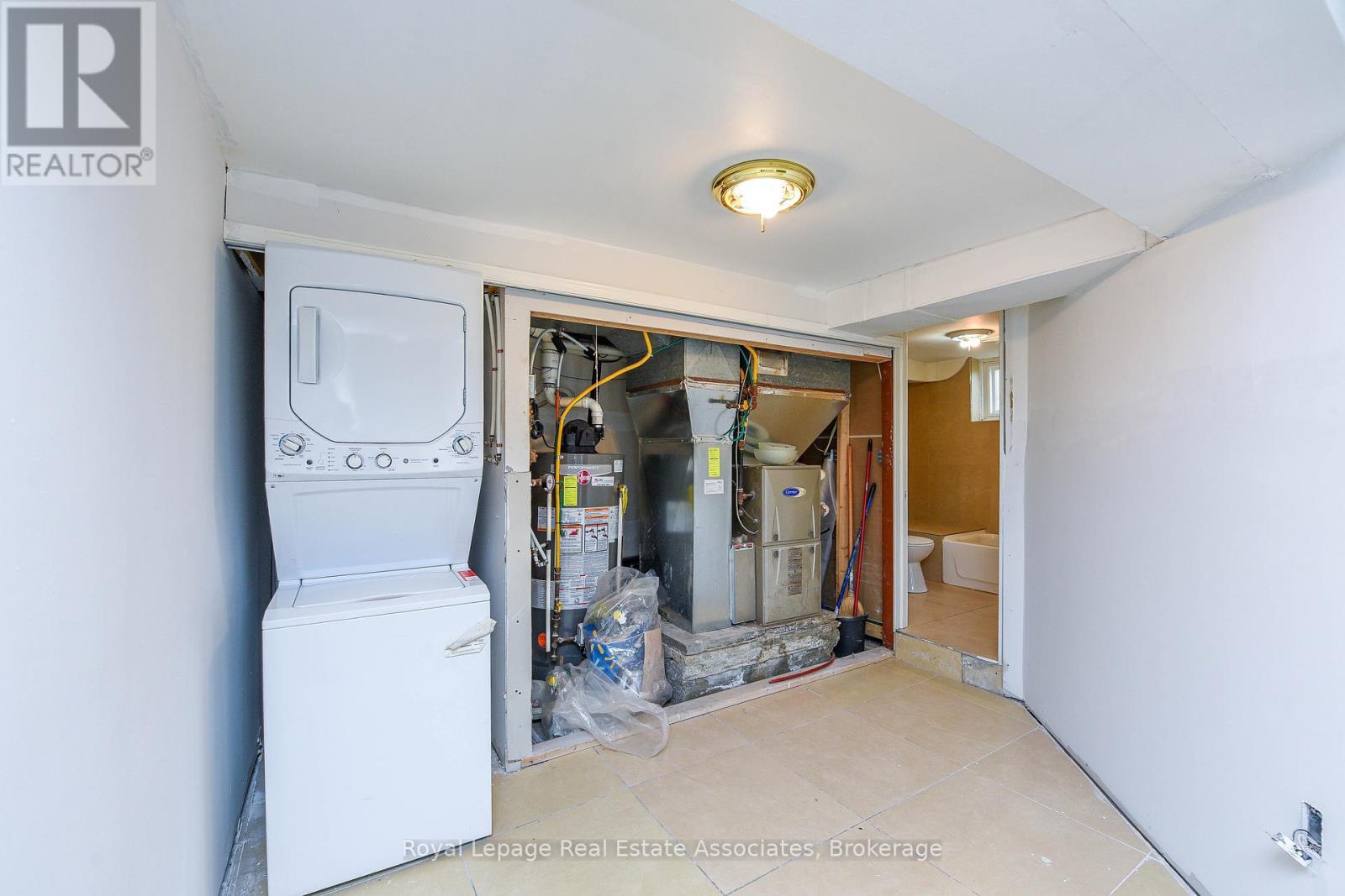 1561 Hurontario Street, Mississauga, ON