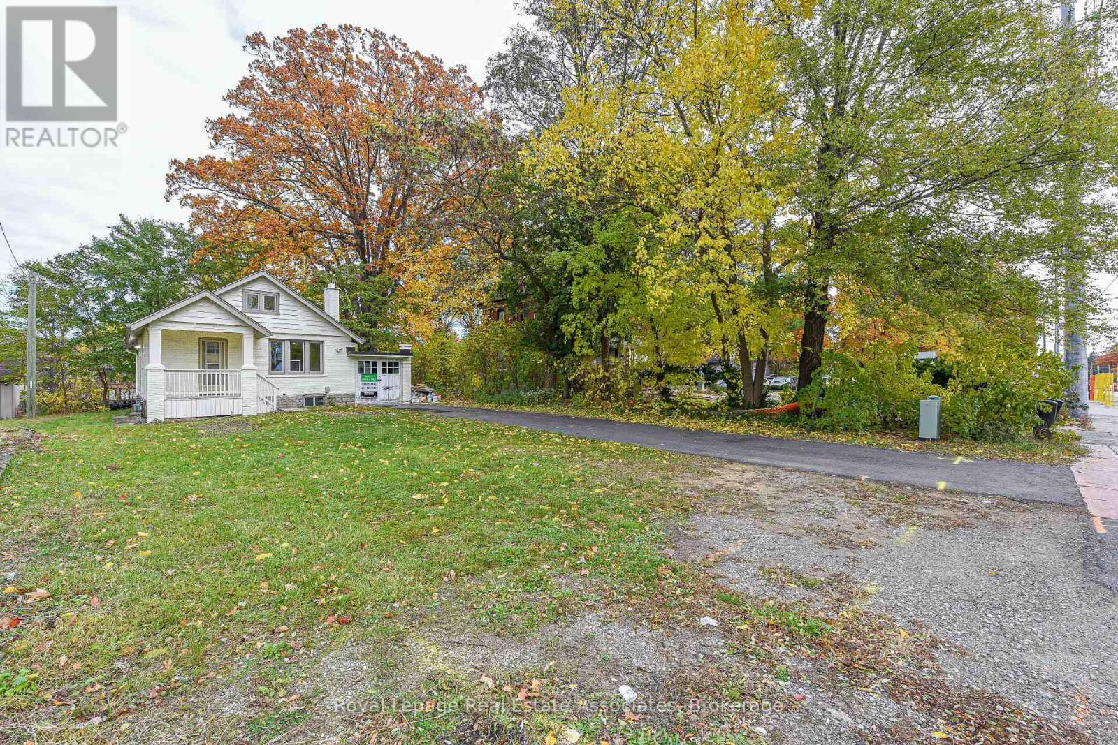 1561 Hurontario Street, Mississauga, ON