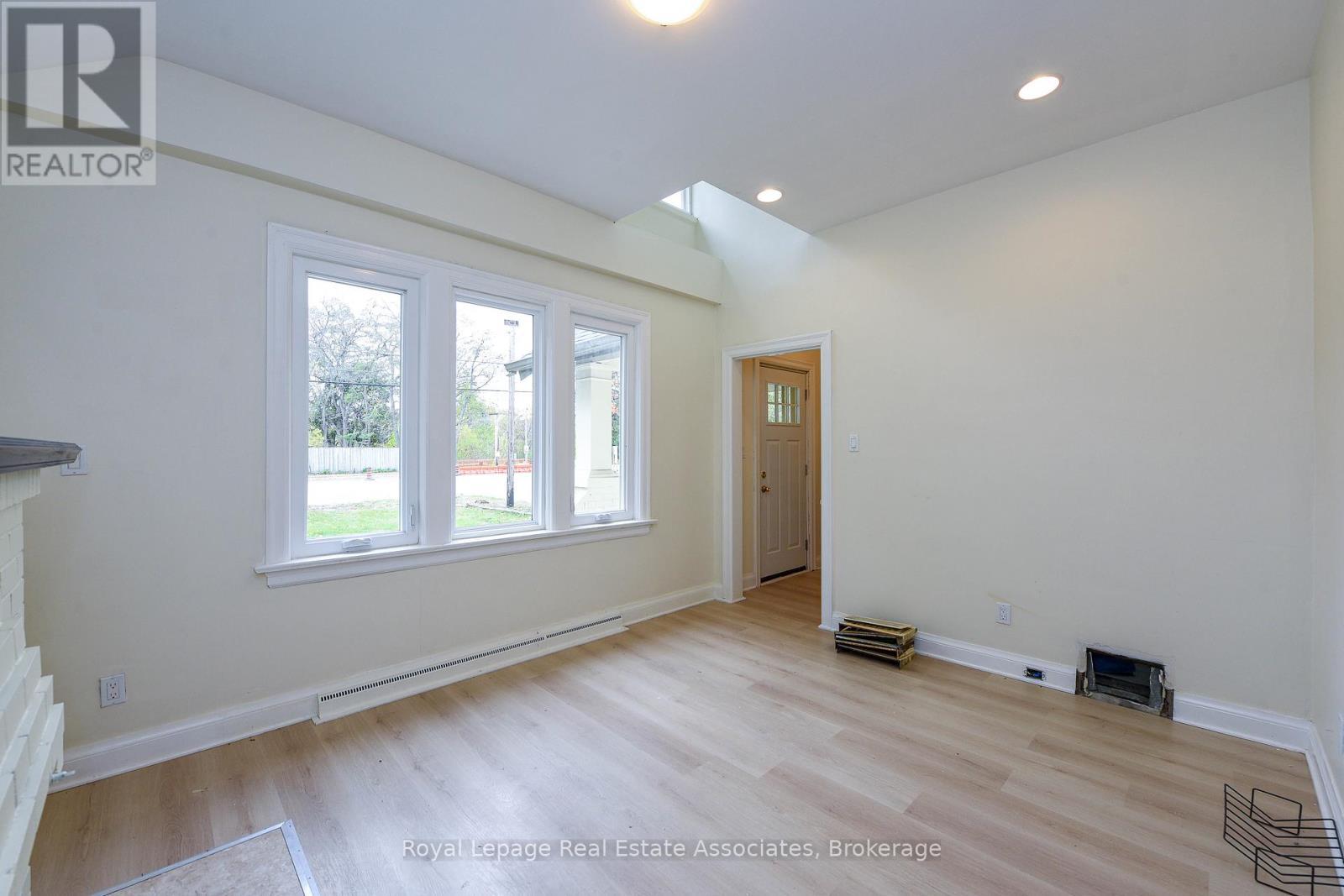 1561 Hurontario Street, Mississauga, ON