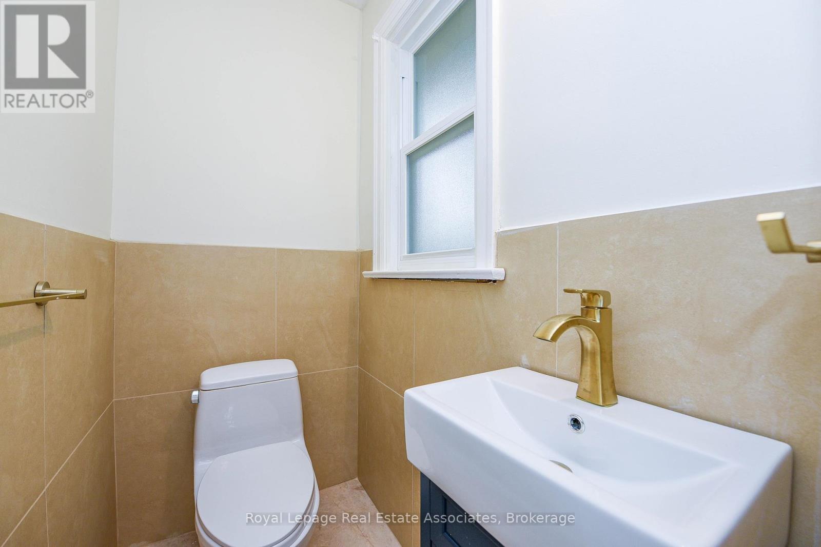 1561 Hurontario Street, Mississauga, ON