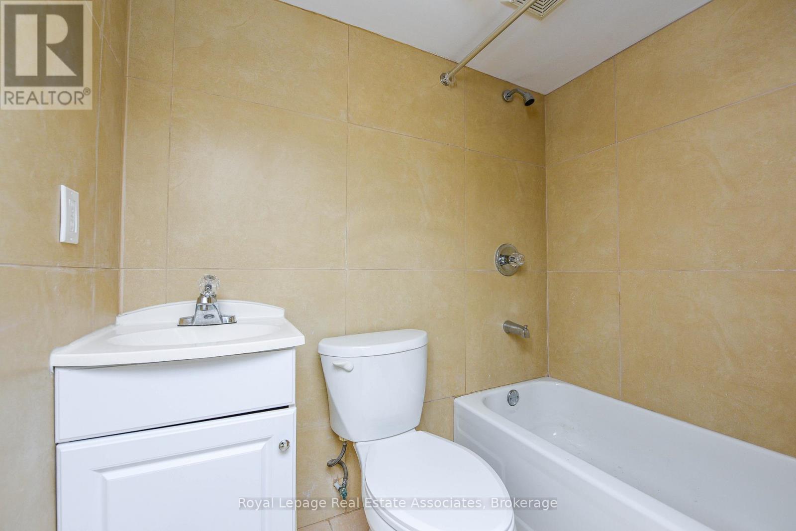 1561 Hurontario Street, Mississauga, ON