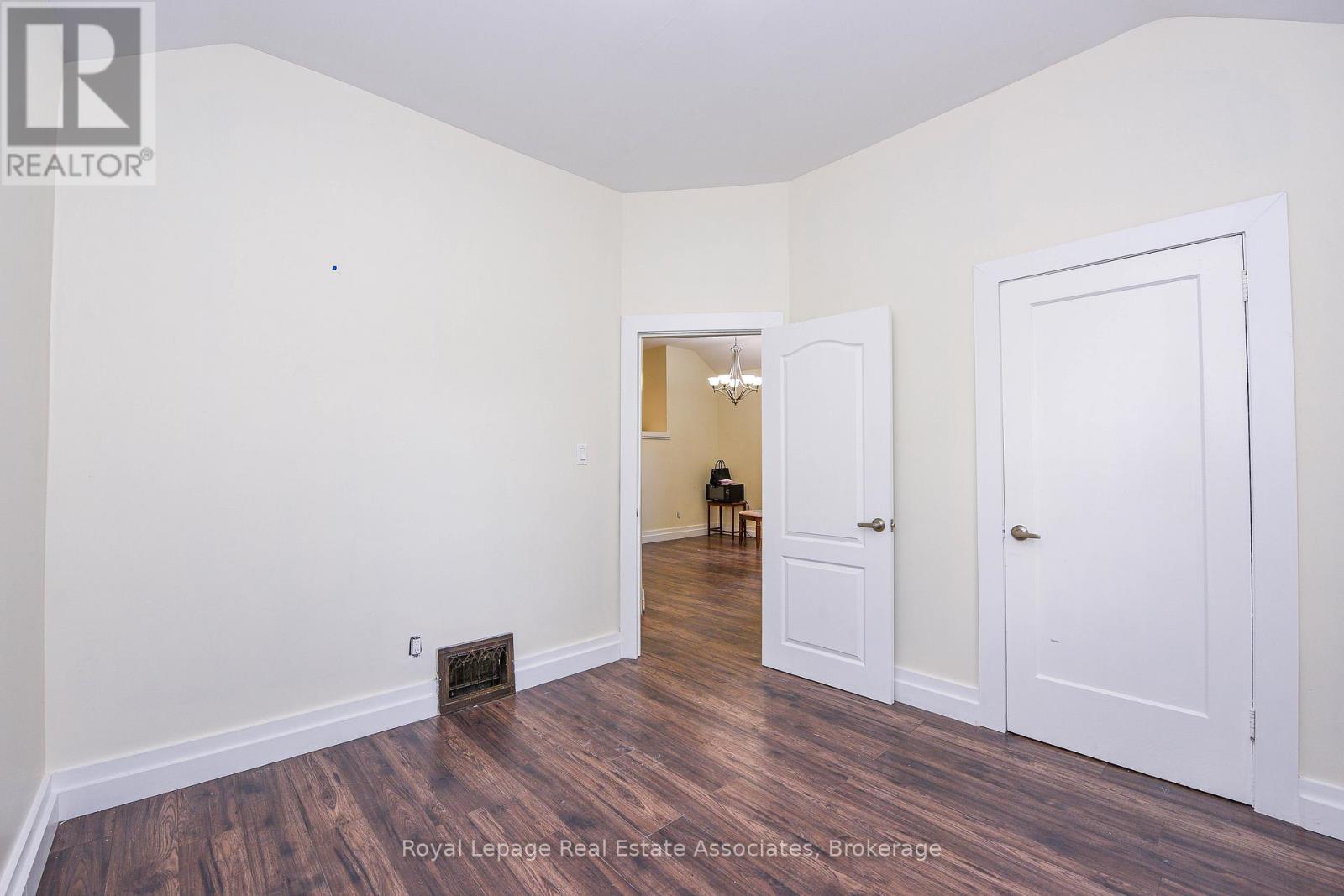 1561 Hurontario Street, Mississauga, ON