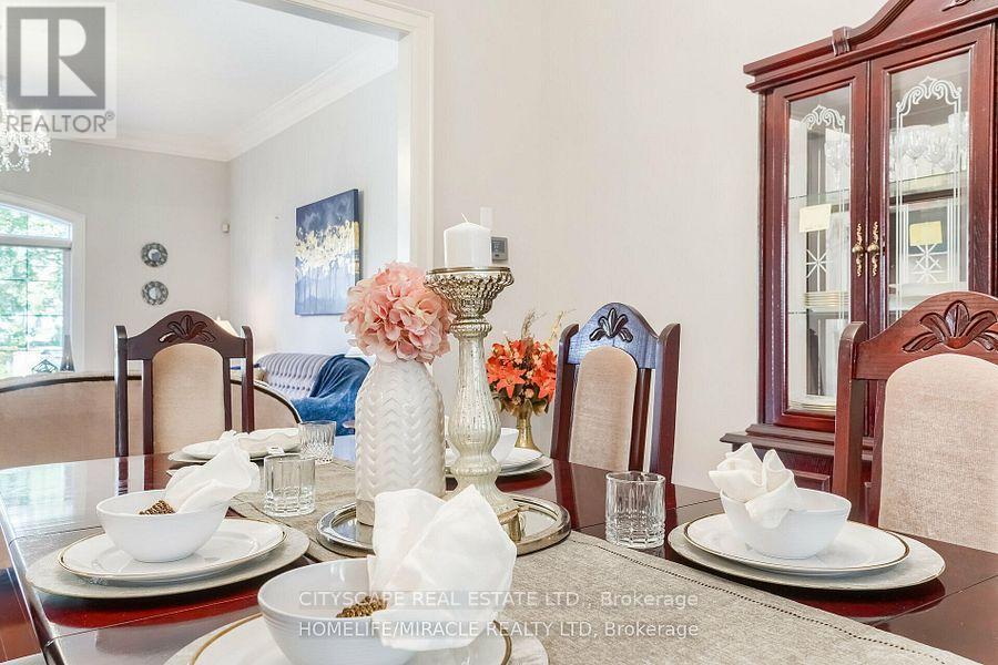2414 Camilla Road, Mississauga, ON - Indoor Photo Showing Dining Room