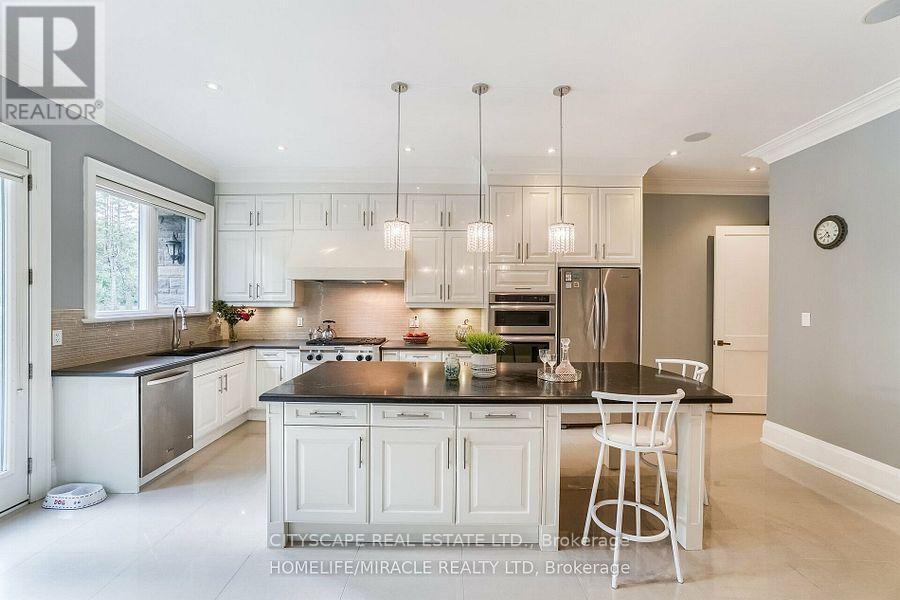 2414 Camilla Road, Mississauga, ON - Indoor Photo Showing Kitchen With Upgraded Kitchen