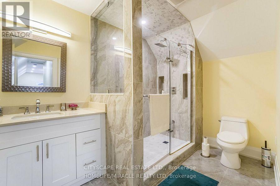 2414 Camilla Road, Mississauga, ON - Indoor Photo Showing Bathroom