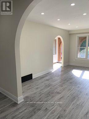 351 Queen Victoria Drive, Hamilton, ON - Indoor Photo Showing Other Room