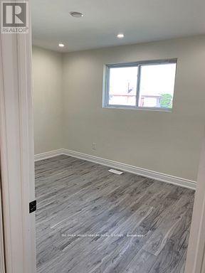 351 Queen Victoria Drive, Hamilton, ON - Indoor Photo Showing Other Room