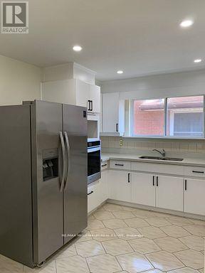 351 Queen Victoria Drive, Hamilton, ON - Indoor Photo Showing Kitchen