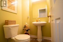 Main Level Washroom -