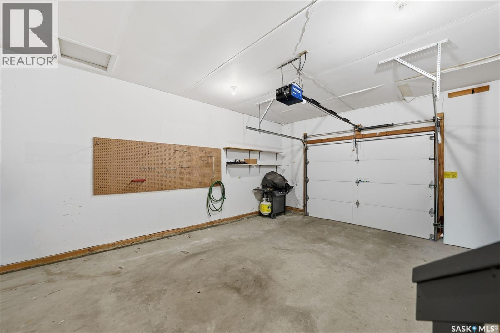 40 3415 Calder Crescent, Saskatoon, SK - Indoor Photo Showing Garage