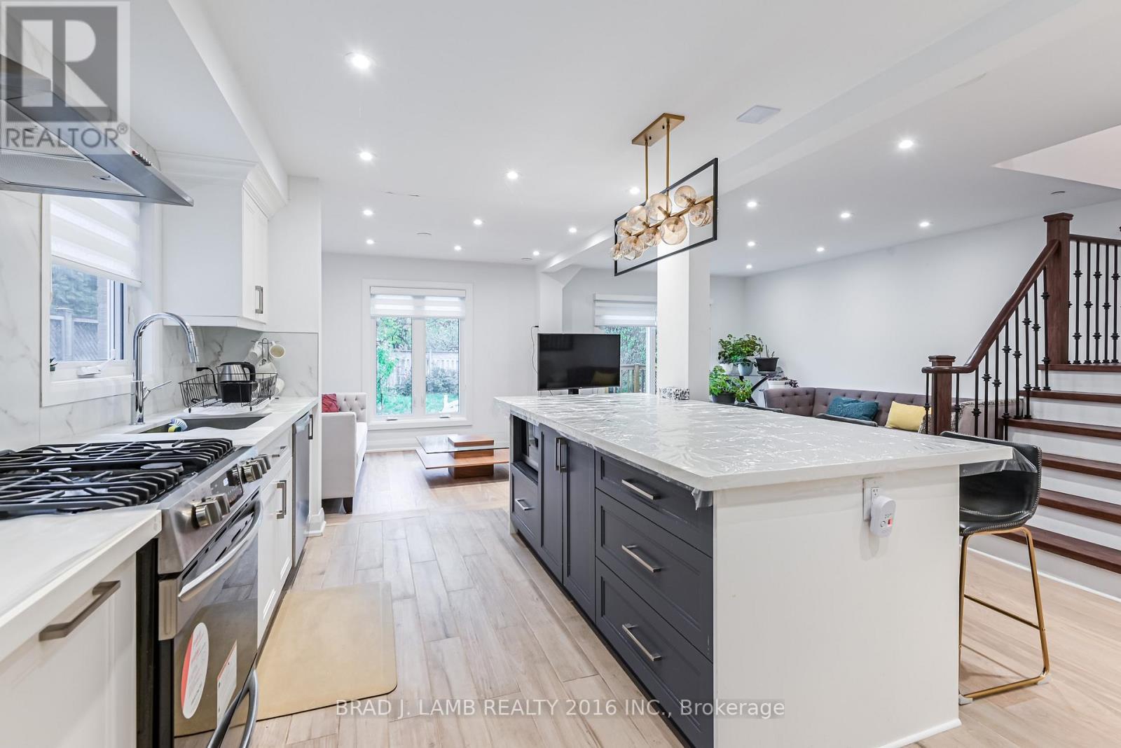 Bed 2 - 54 Campbell Avenue, Vaughan, ON - Indoor Photo Showing Kitchen With Upgraded Kitchen