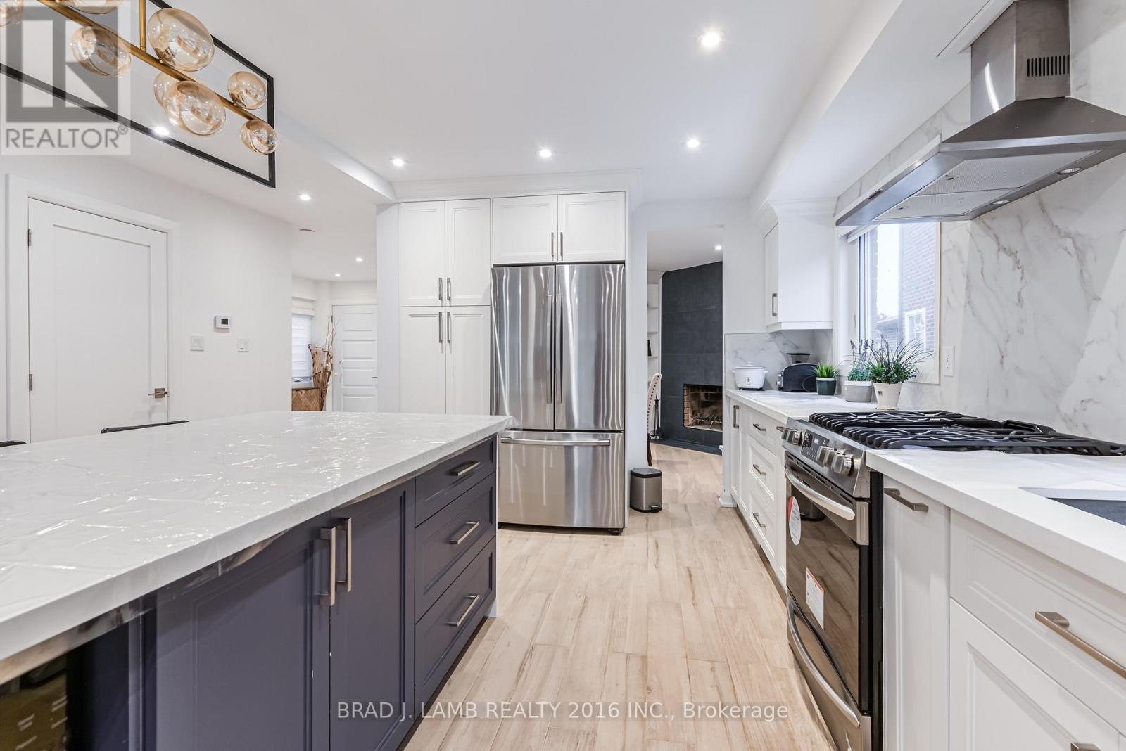 Bed 2 - 54 Campbell Avenue, Vaughan, ON - Indoor Photo Showing Kitchen With Upgraded Kitchen