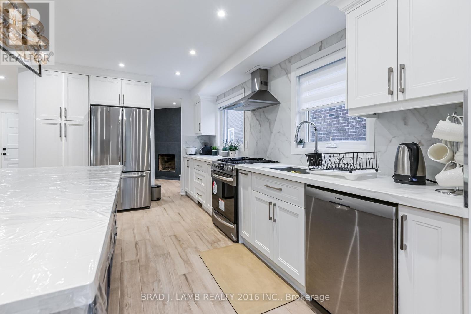 Bed 2 - 54 Campbell Avenue, Vaughan, ON - Indoor Photo Showing Kitchen With Upgraded Kitchen