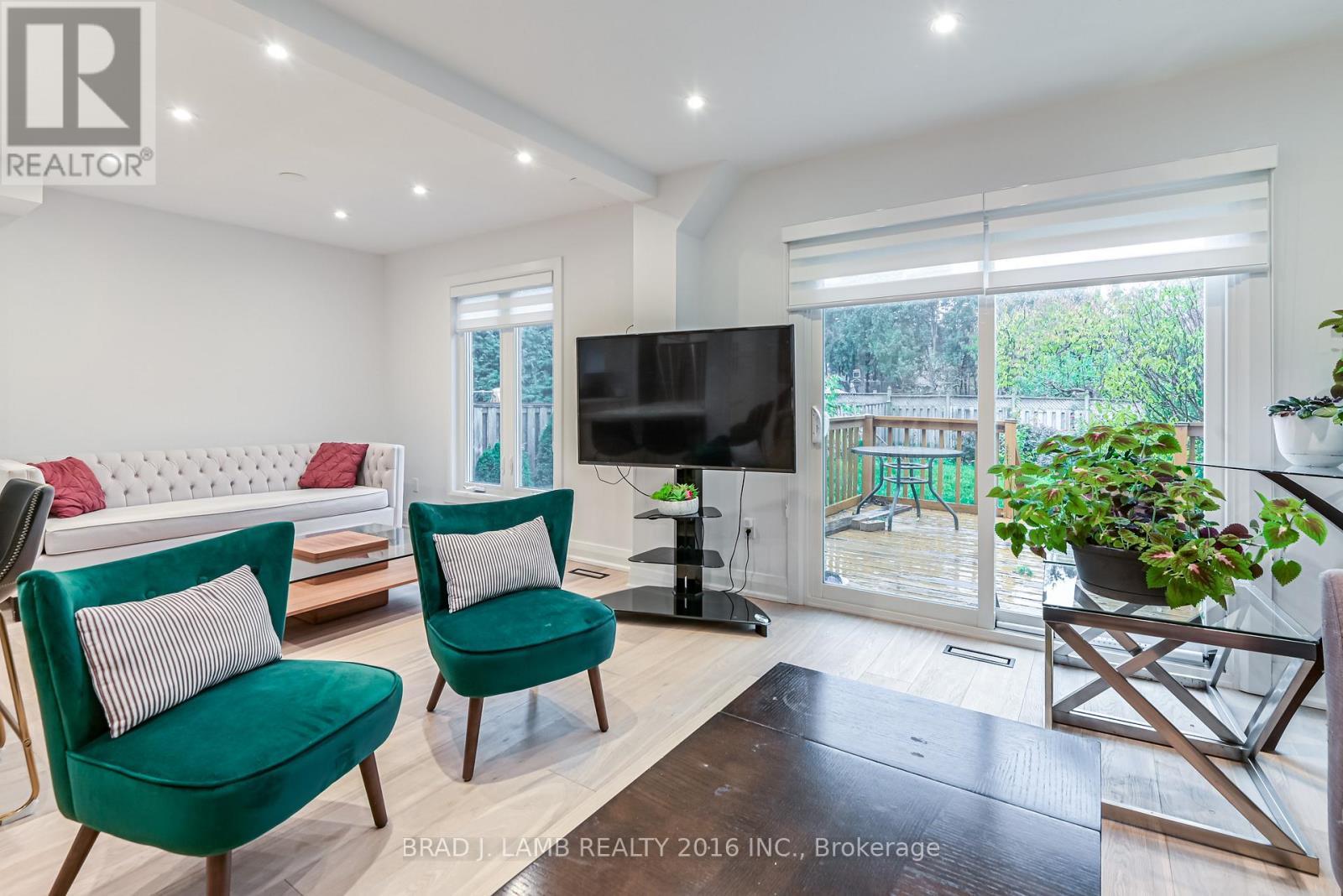 Bed 2 - 54 Campbell Avenue, Vaughan, ON - Indoor Photo Showing Living Room