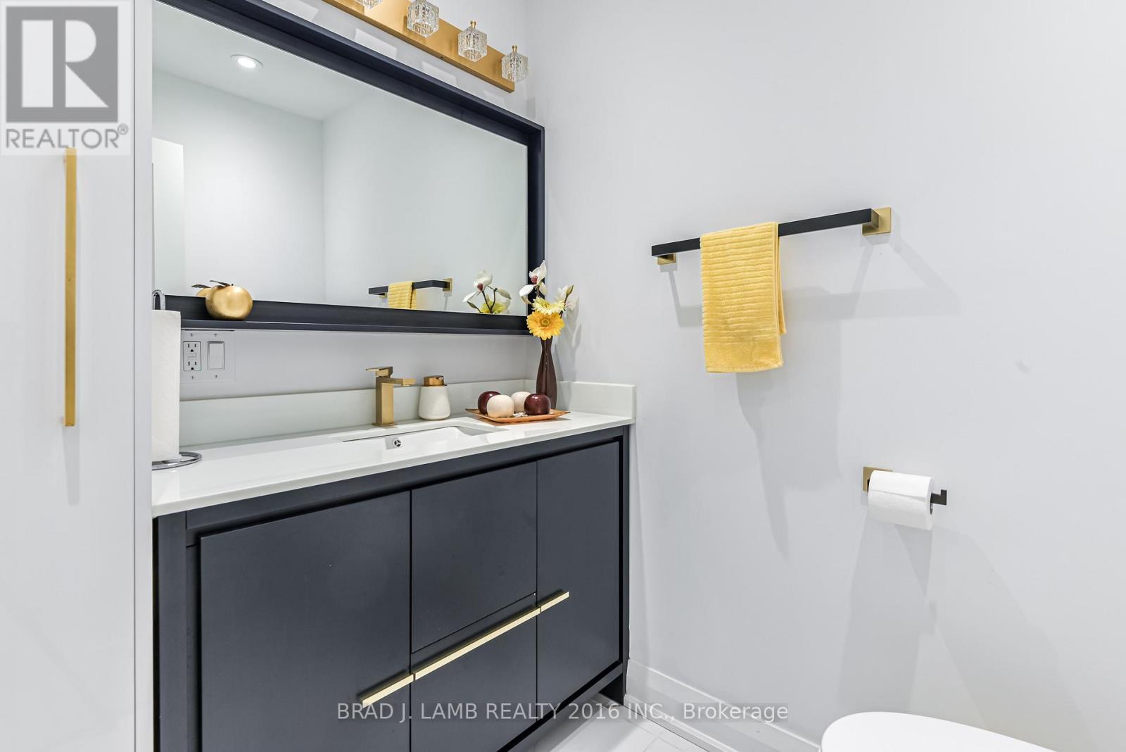 Bed 2 - 54 Campbell Avenue, Vaughan, ON - Indoor Photo Showing Bathroom