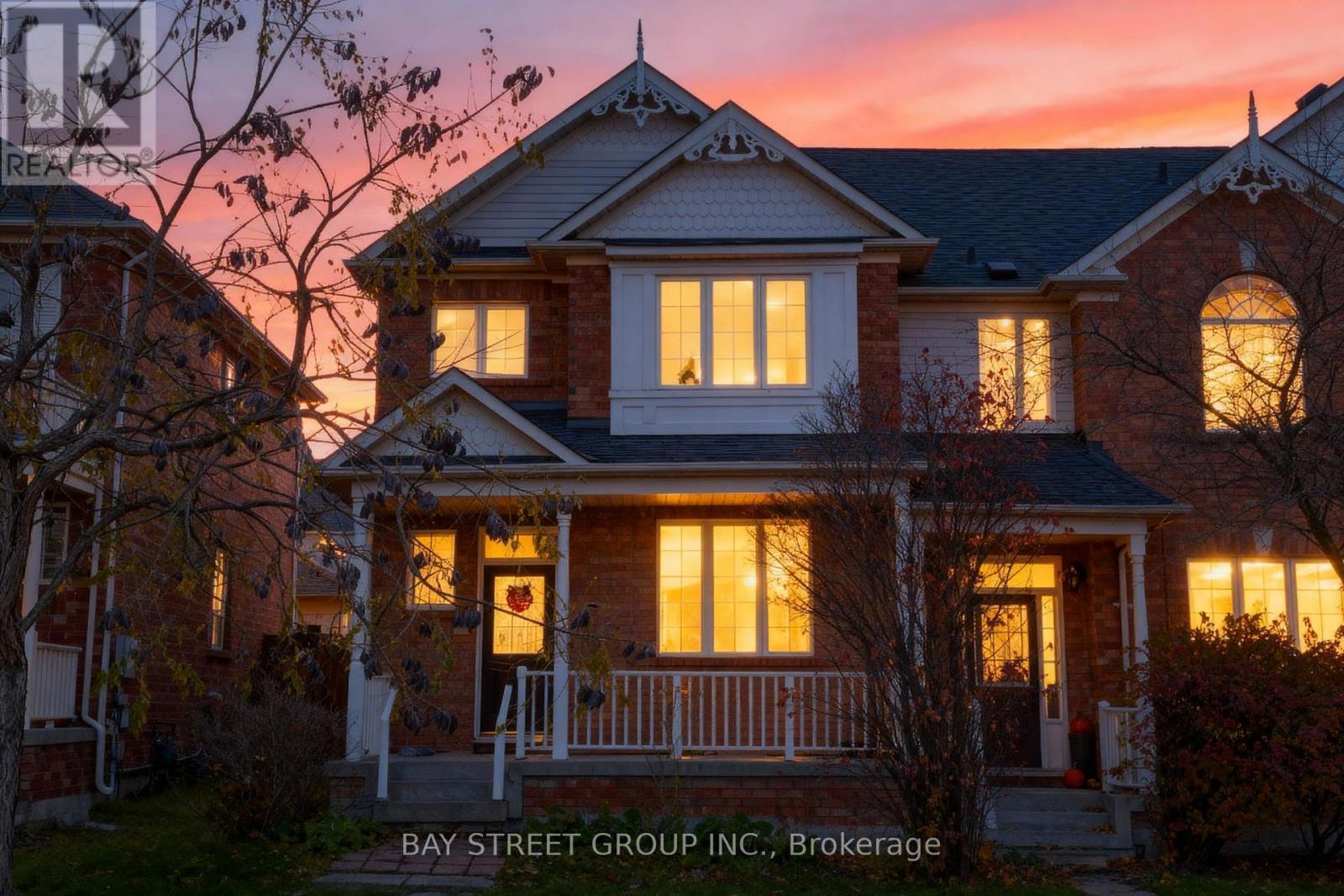 407 Hollandview Trail, Aurora, ON - Outdoor With Facade