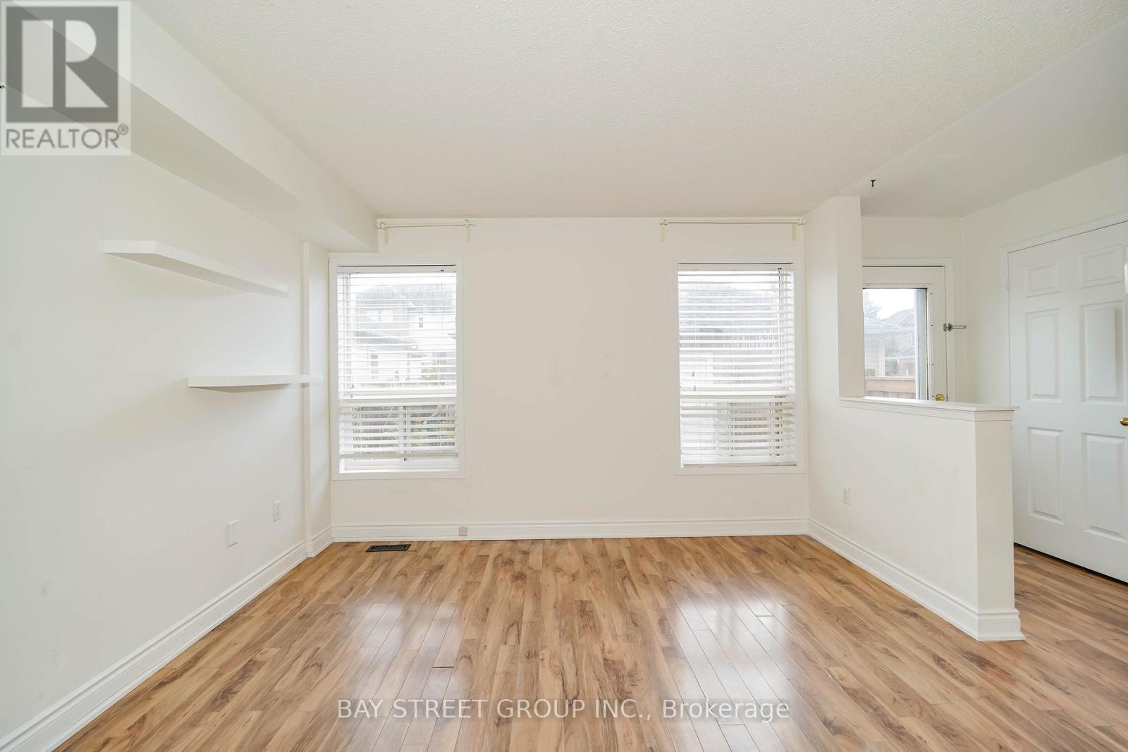 407 Hollandview Trail, Aurora, ON - Indoor Photo Showing Other Room