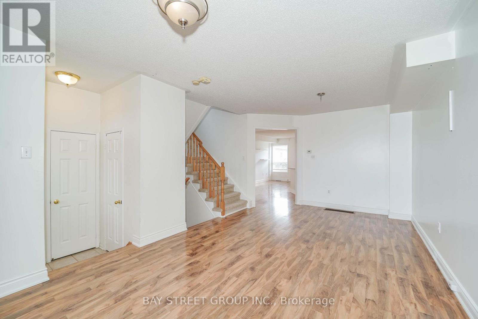 407 Hollandview Trail, Aurora, ON - Indoor Photo Showing Other Room