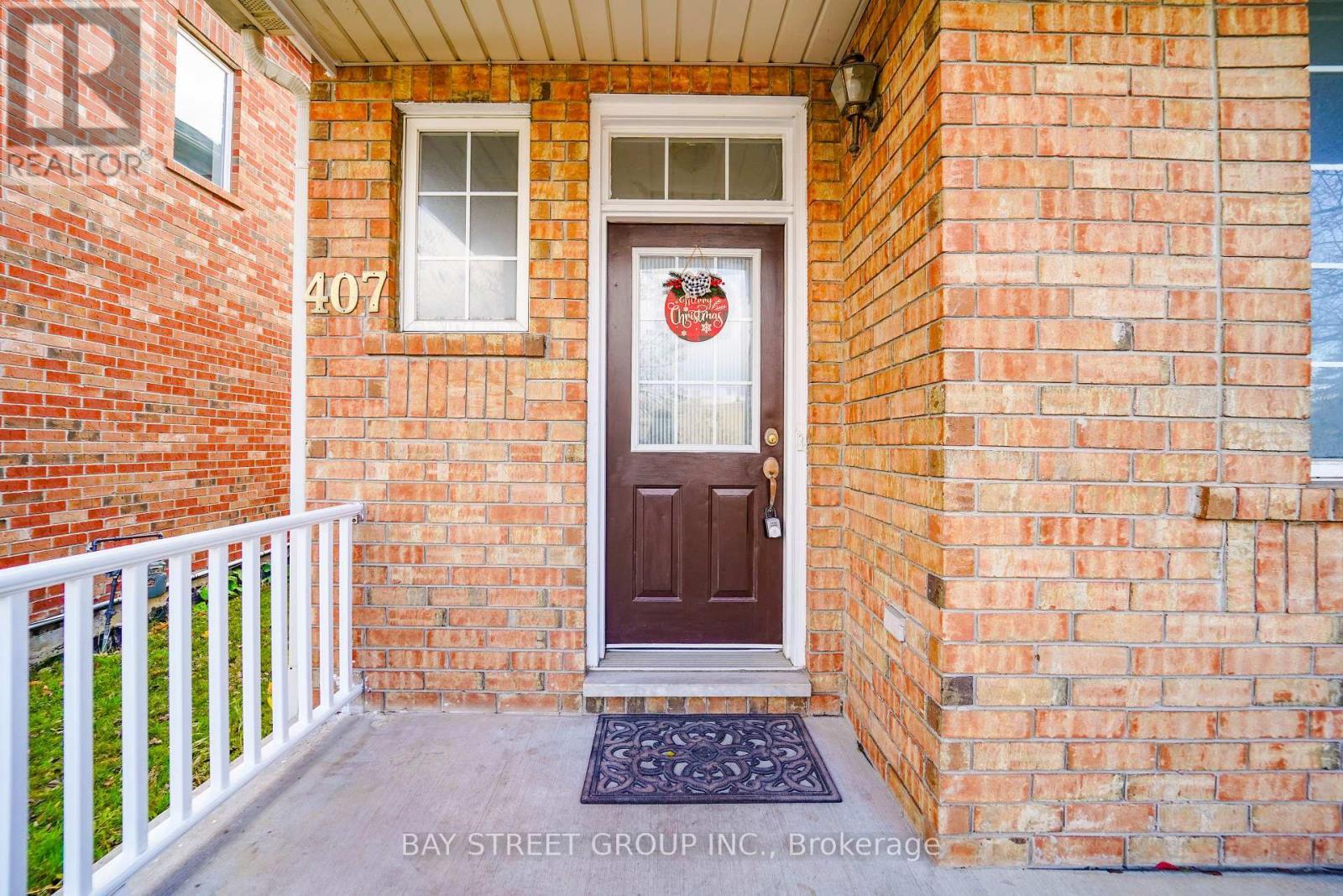 407 Hollandview Trail, Aurora, ON - Outdoor With Exterior