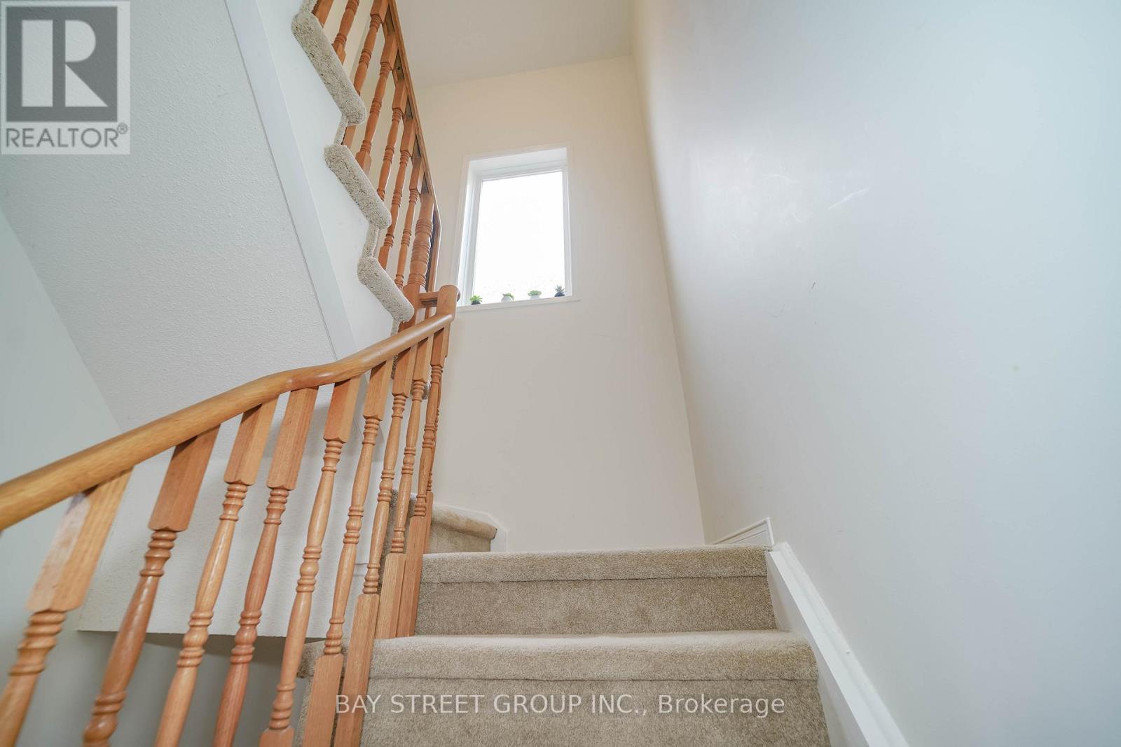 407 Hollandview Trail, Aurora, ON - Indoor Photo Showing Other Room