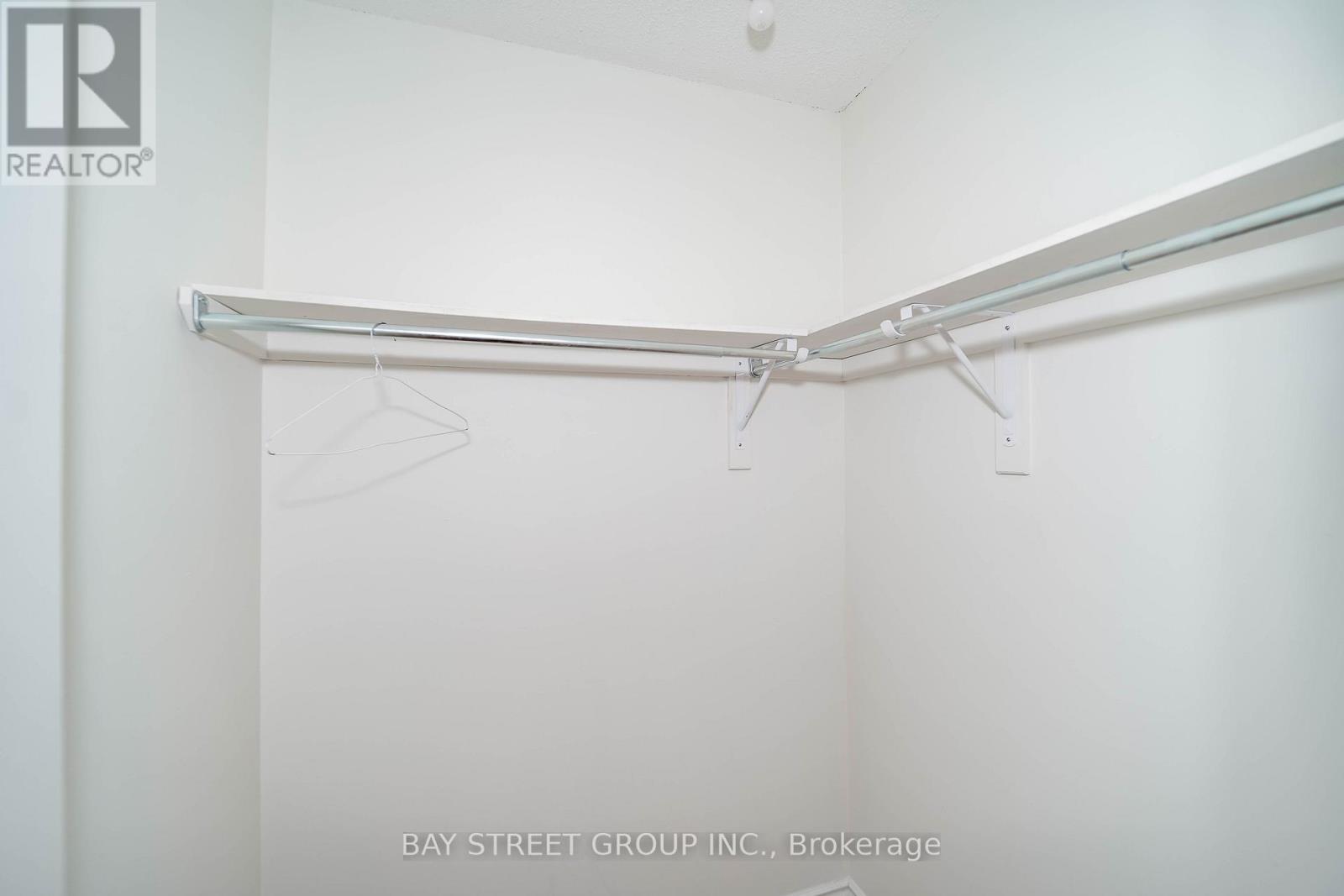 407 Hollandview Trail, Aurora, ON - Indoor With Storage