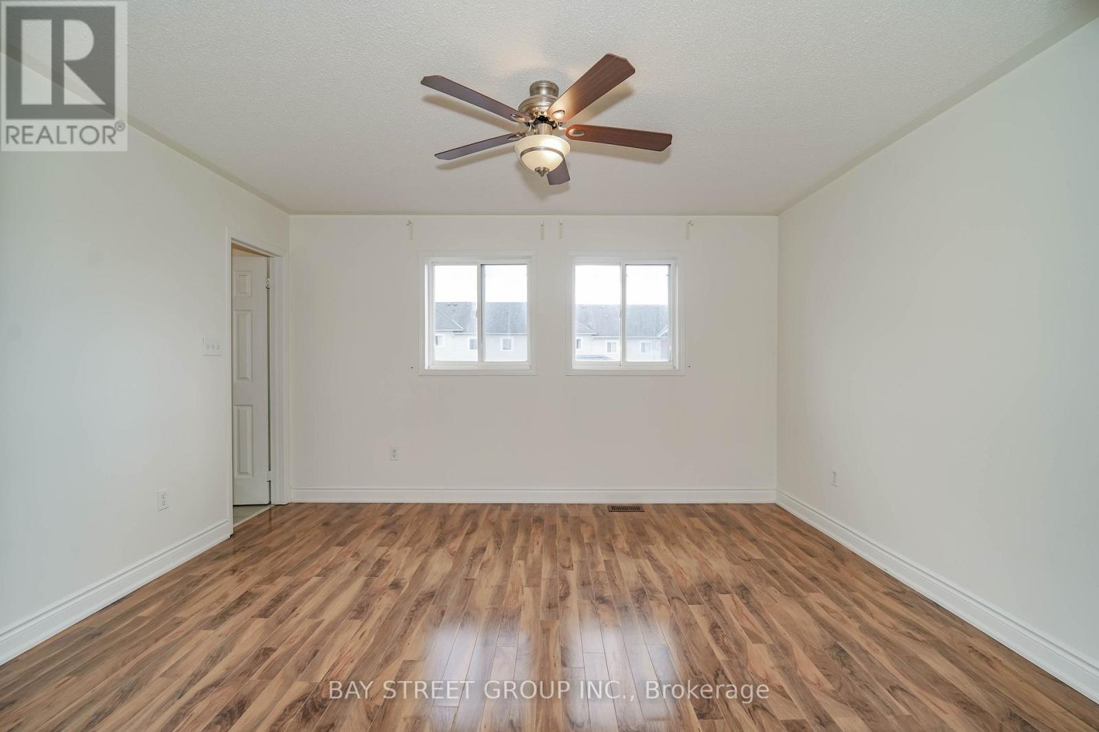 407 Hollandview Trail, Aurora, ON - Indoor Photo Showing Other Room