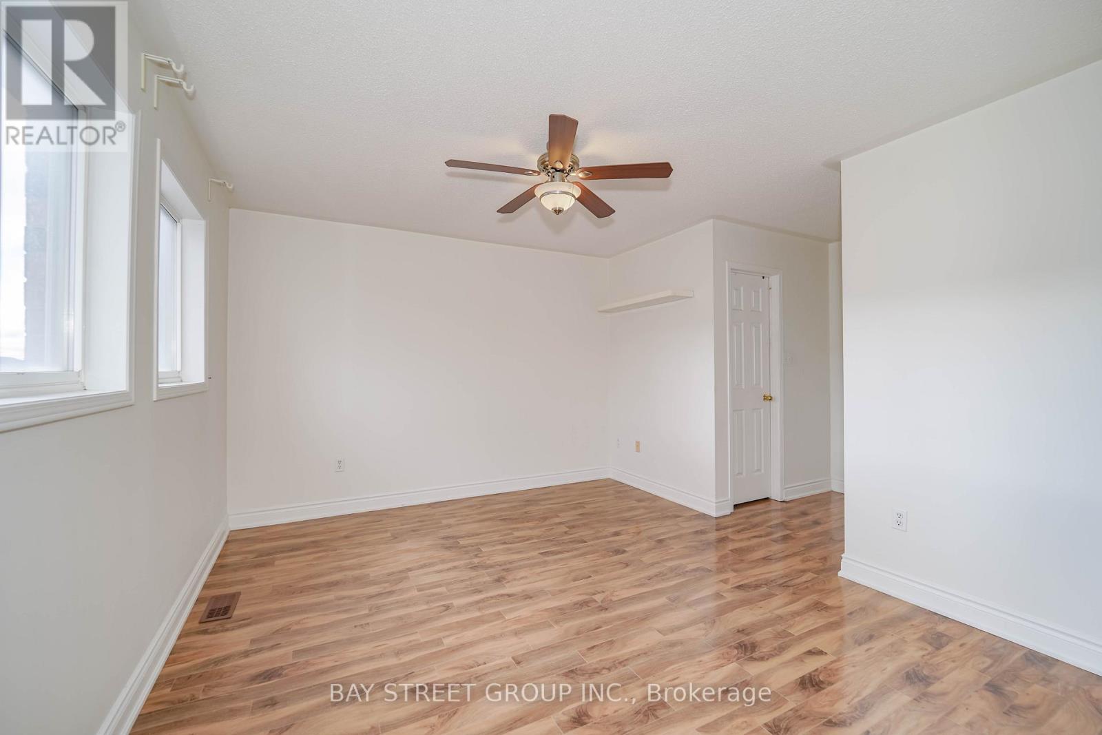 407 Hollandview Trail, Aurora, ON - Indoor Photo Showing Other Room