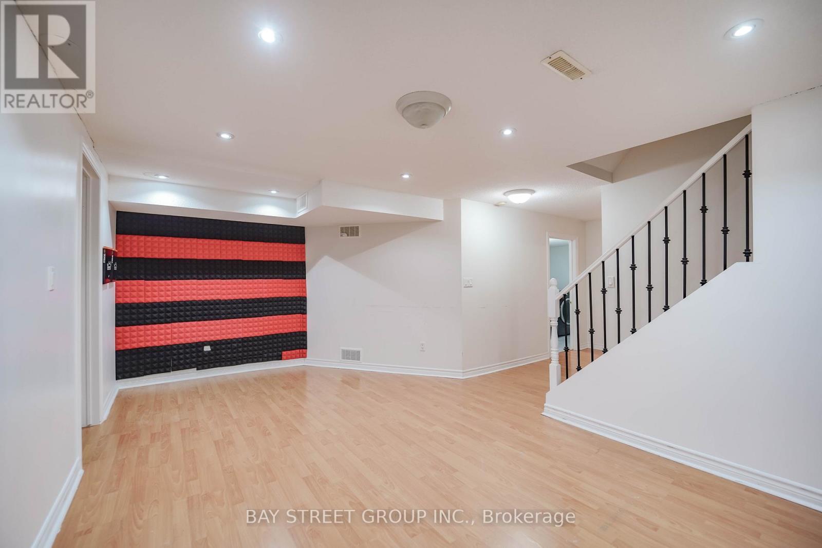 407 Hollandview Trail, Aurora, ON - Indoor Photo Showing Other Room