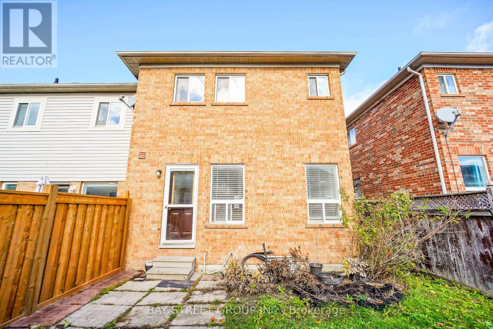 407 Hollandview Trail, Aurora, ON - Outdoor With Exterior