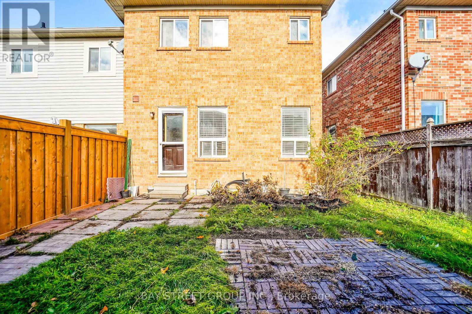 407 Hollandview Trail, Aurora, ON - Outdoor With Exterior