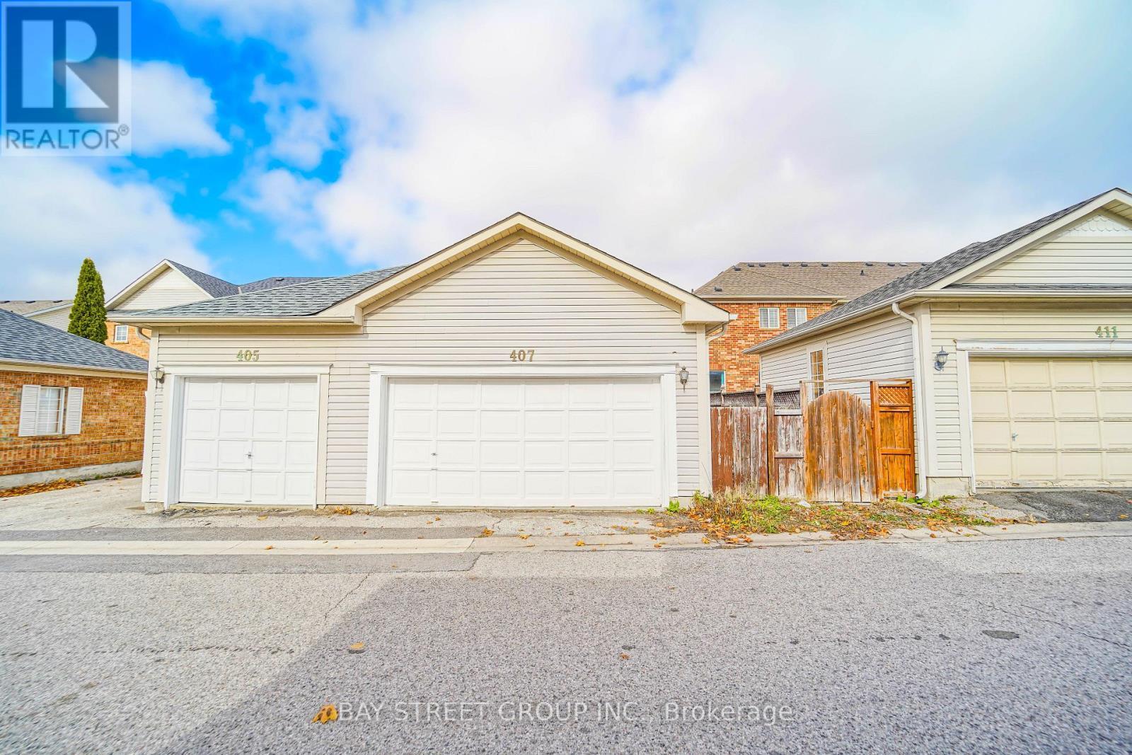 407 Hollandview Trail, Aurora, ON - Outdoor