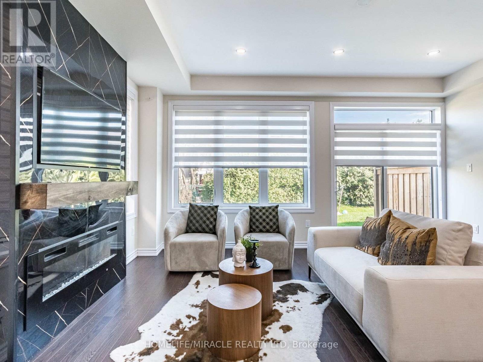 1416 Oakmont Common, Burlington, ON - Indoor Photo Showing Living Room