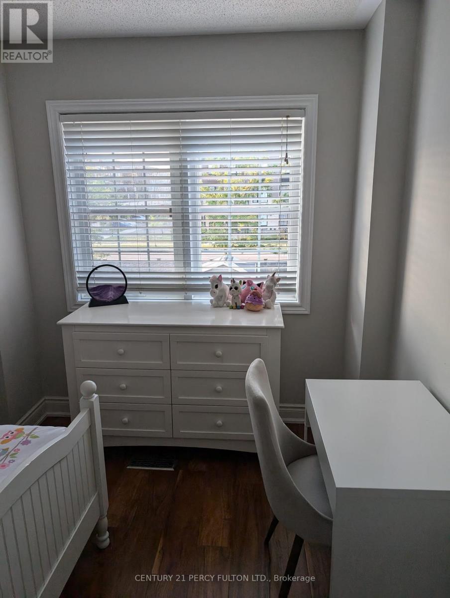 71 Barchester Crescent, Whitby, ON - Indoor Photo Showing Bedroom