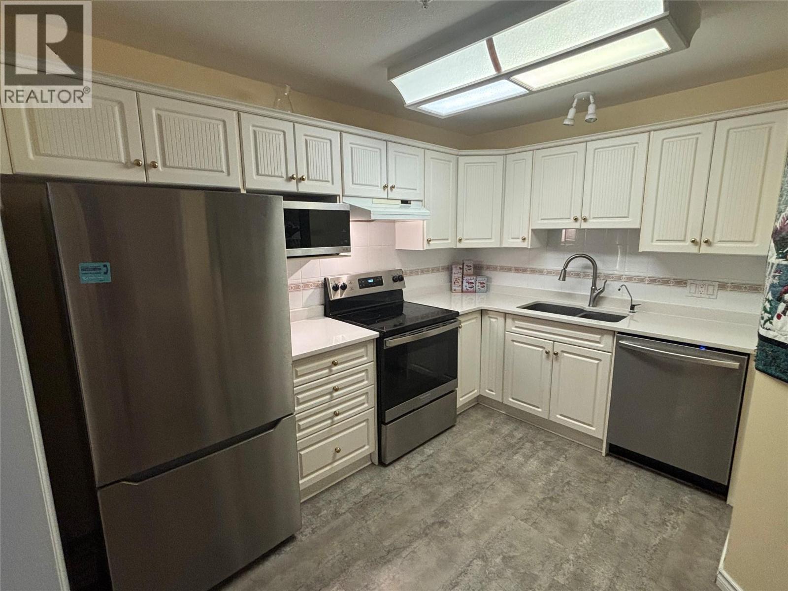 3220 Centennial Drive Unit# 109, Vernon, BC - Indoor Photo Showing Kitchen With Double Sink