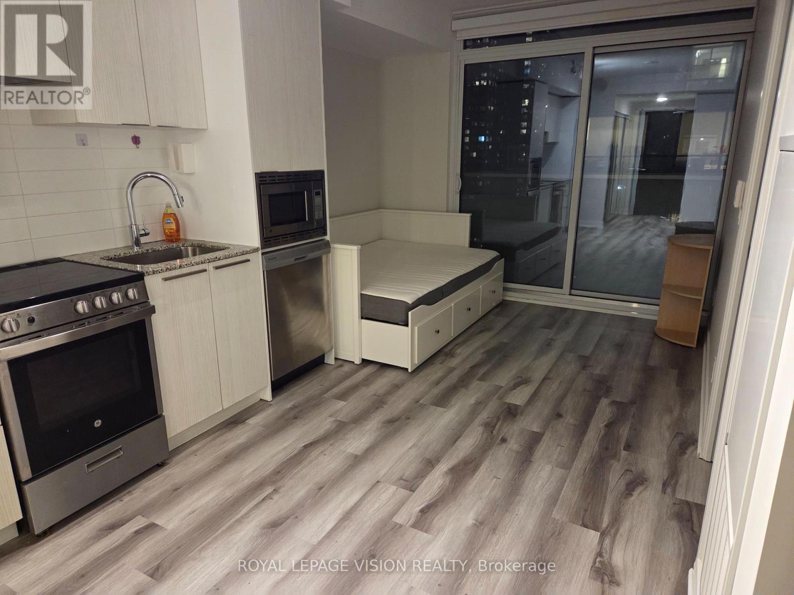 2003 - 501 Yonge Street, Toronto, ON - Indoor Photo Showing Kitchen