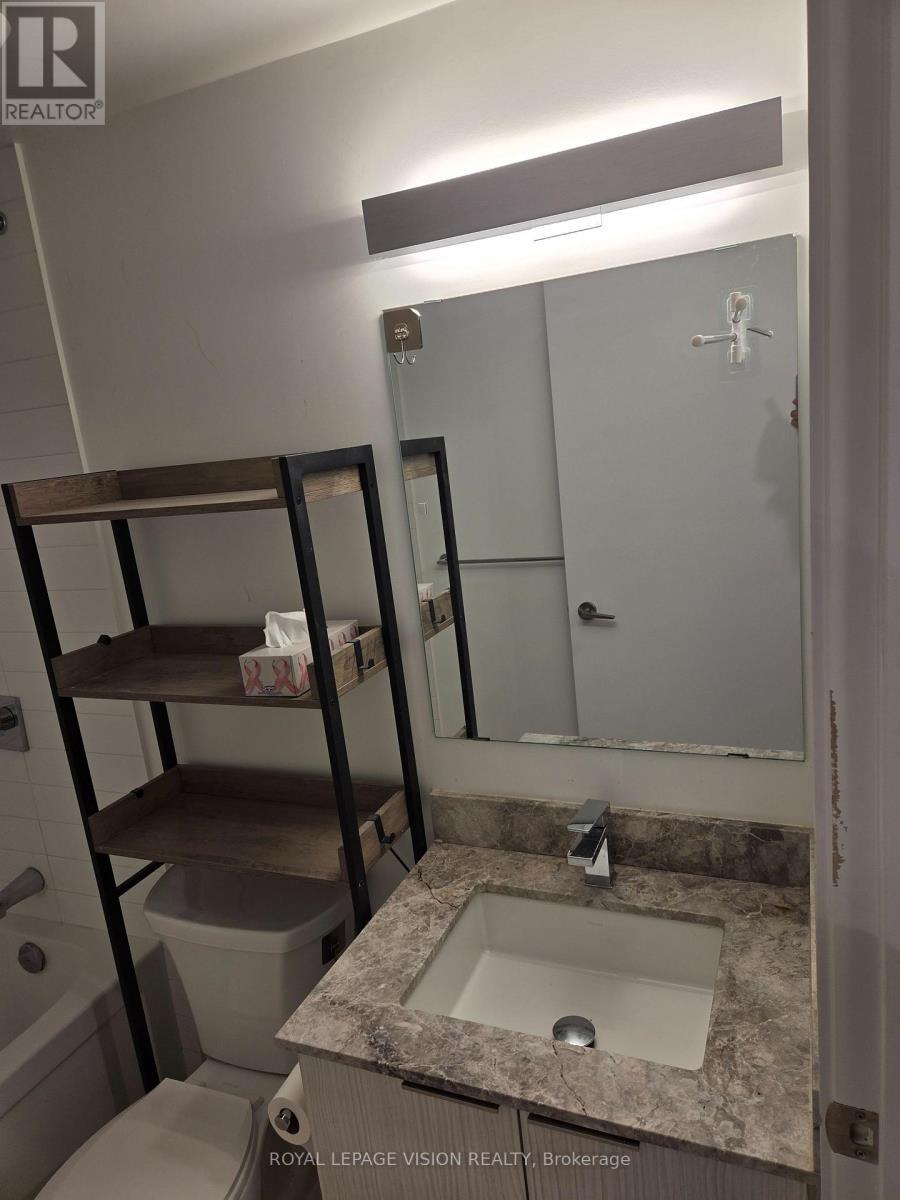 2003 - 501 Yonge Street, Toronto, ON - Indoor Photo Showing Bathroom